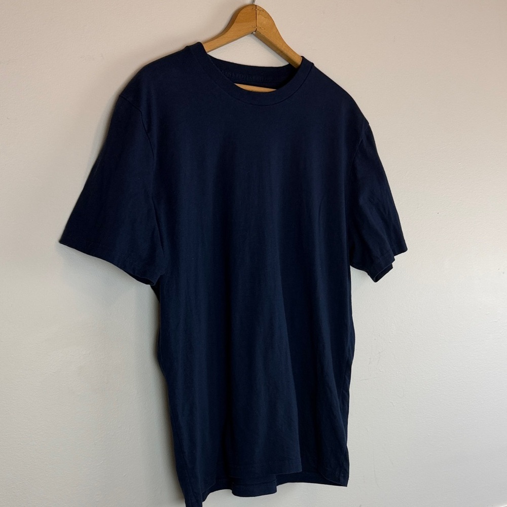 Hollister Classic Fit navy blue T-shirt men’s size large 100% cotton